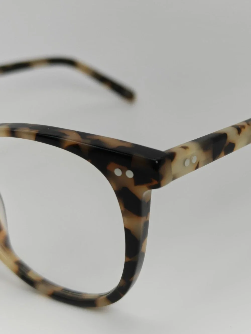 Ona. RFLKT. Tortoiseshell Round Eyeglass Frames. Beige/Brown/Maroon.